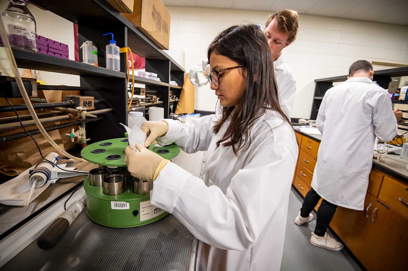 Students in the Soil Microbial Metagenomics Laboratory are measuring soil aggregate stability to understand the influence of cover crops on fungal biomass. (Photo by David Ammon